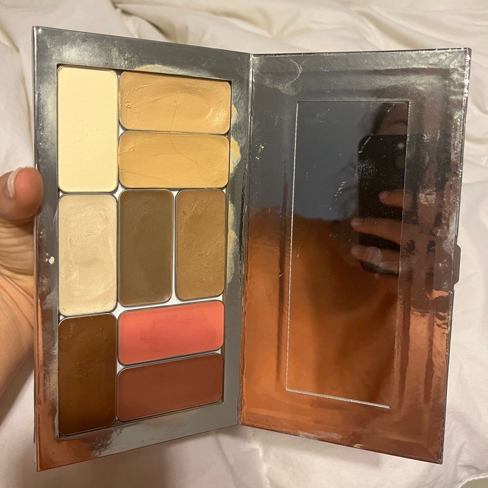 Seint palette with makeup tins
